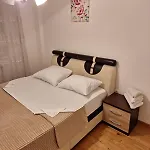 Apartamento Elegantna Oaza